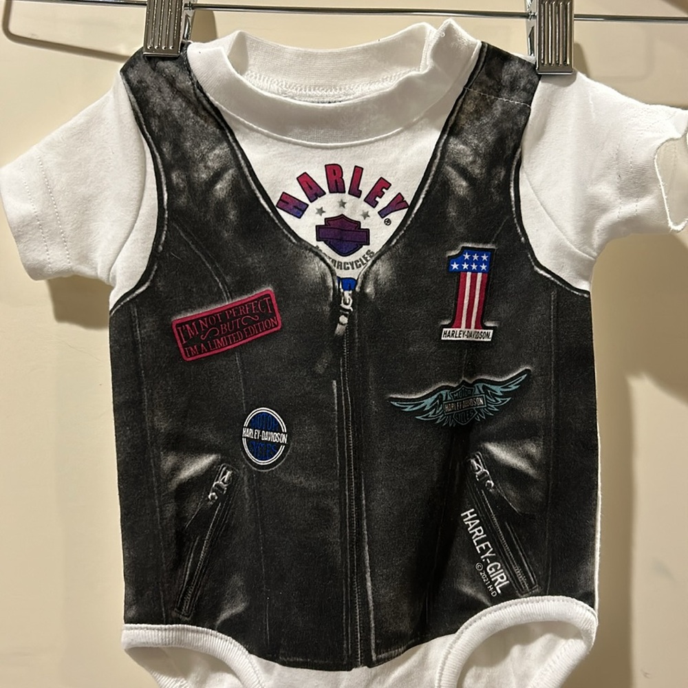 NWOT Harley-Davidson newborn baby onesie pullover short sleeves snaps size 0-3M